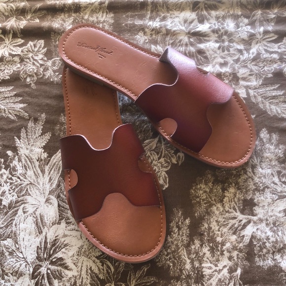 Universal Thread Shoes - sandals NWOT